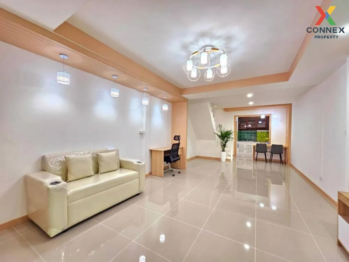 ขายทาวน์เฮ้าส์/ทาวน์โฮม  บ้านพิชาดา รีโนเวทใหม่ พิมลราช บางบัวทอง