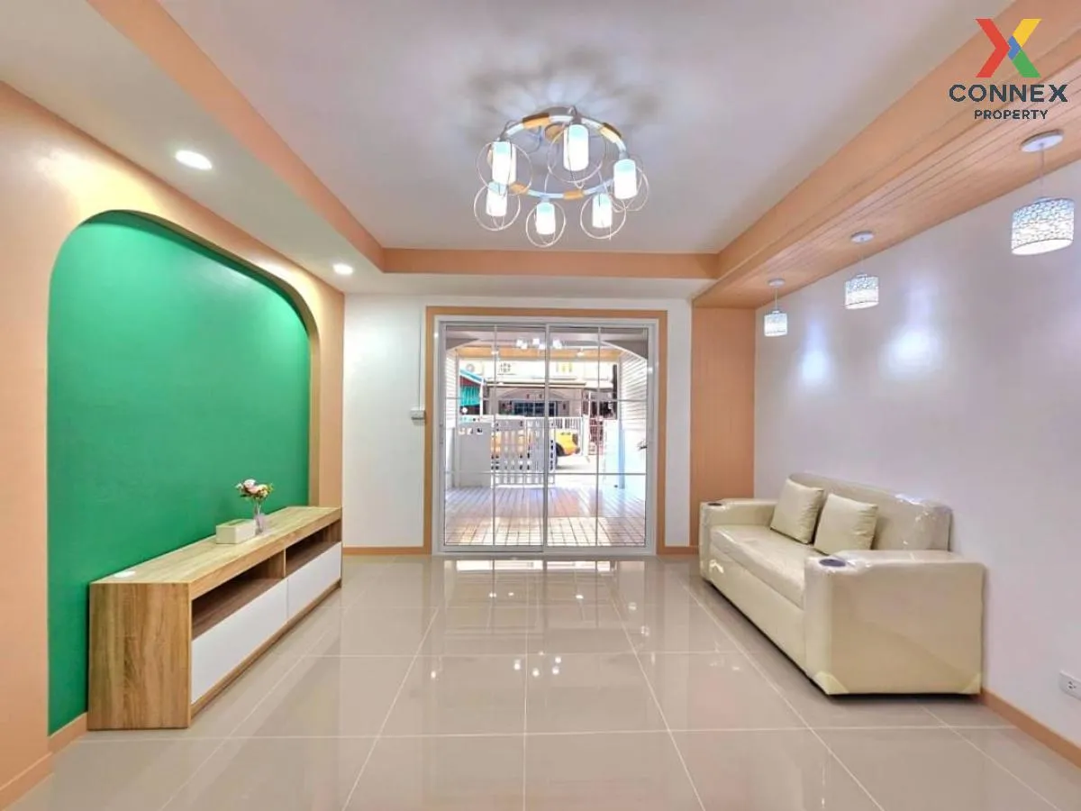 ขายทาวน์เฮ้าส์/ทาวน์โฮม  บ้านพิชาดา รีโนเวทใหม่ พิมลราช บางบัวทอง