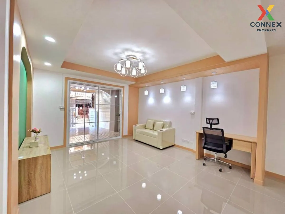 ขายทาวน์เฮ้าส์/ทาวน์โฮม  บ้านพิชาดา รีโนเวทใหม่ พิมลราช บางบัวทอง