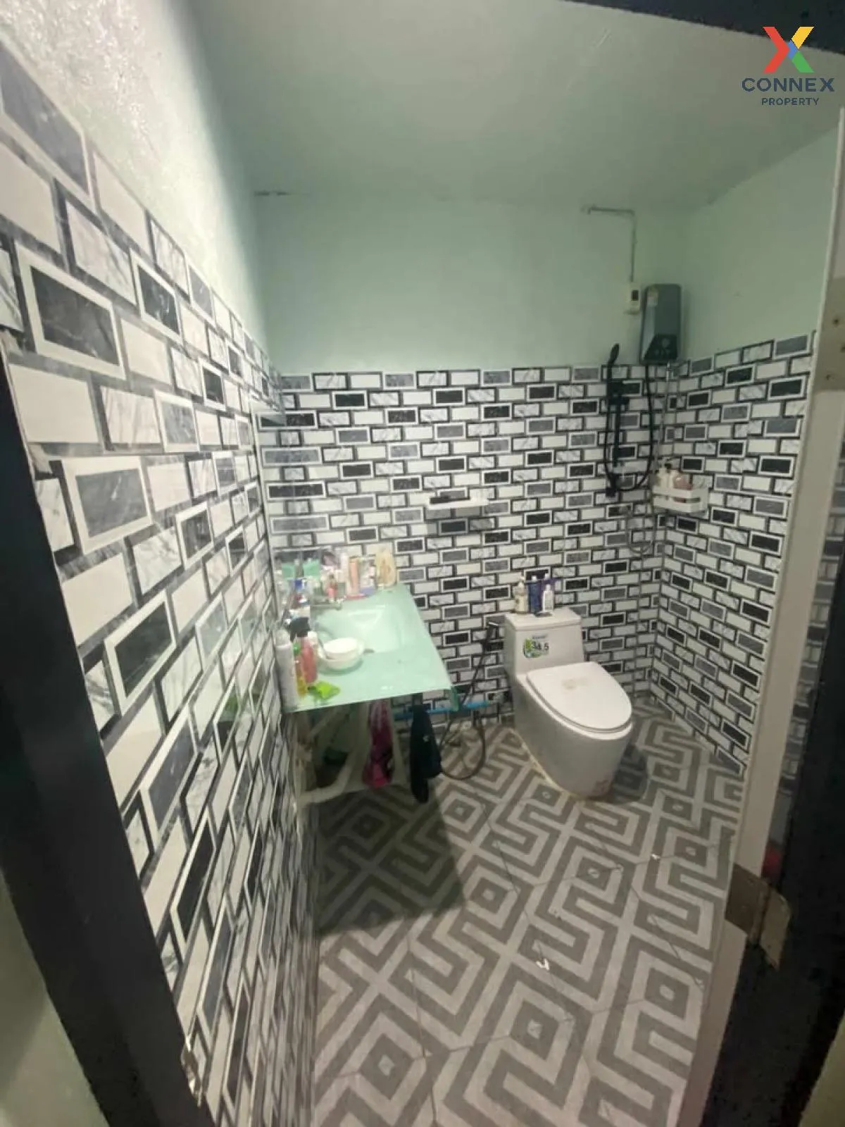 เช่าทาวน์เฮ้าส์/ทาวน์โฮม  หมู่บ้านไพโรจน์ บางนาเหนือ เขต บางนา กร