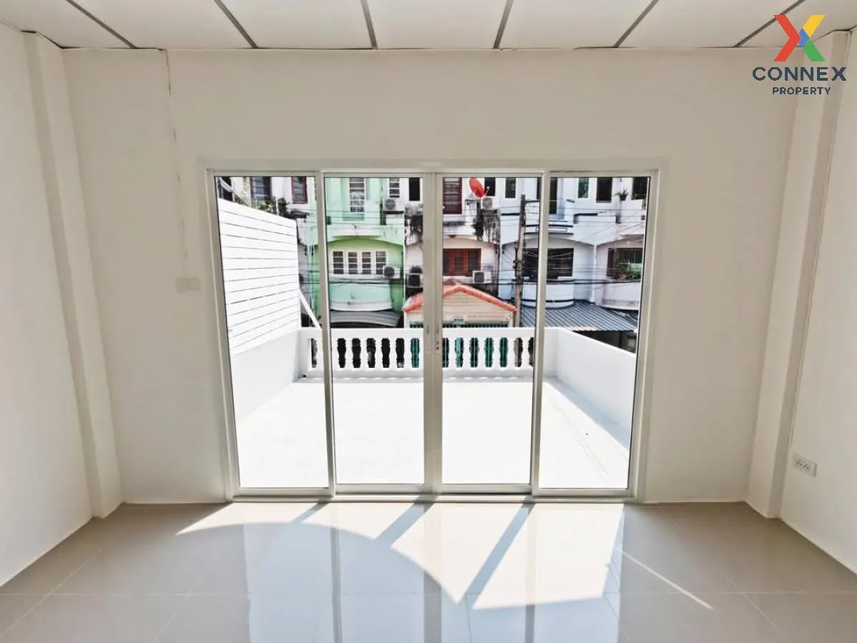 For Sale Townhouse/Townhome  , Phong Sirichai 1 , newly renovated For Sale Townhouse/Townhome  , Phong Sirichai 1 , newly renovated