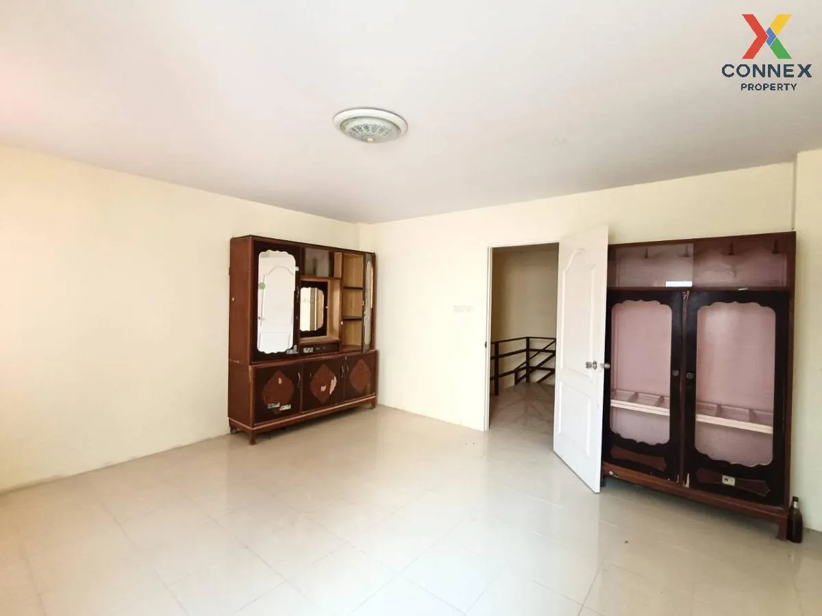 For Sale Townhouse/Townhome  , Baan Thai Villa , corner unit , Bu For Sale Townhouse/Townhome  , Baan Thai Villa , corner unit , Bu