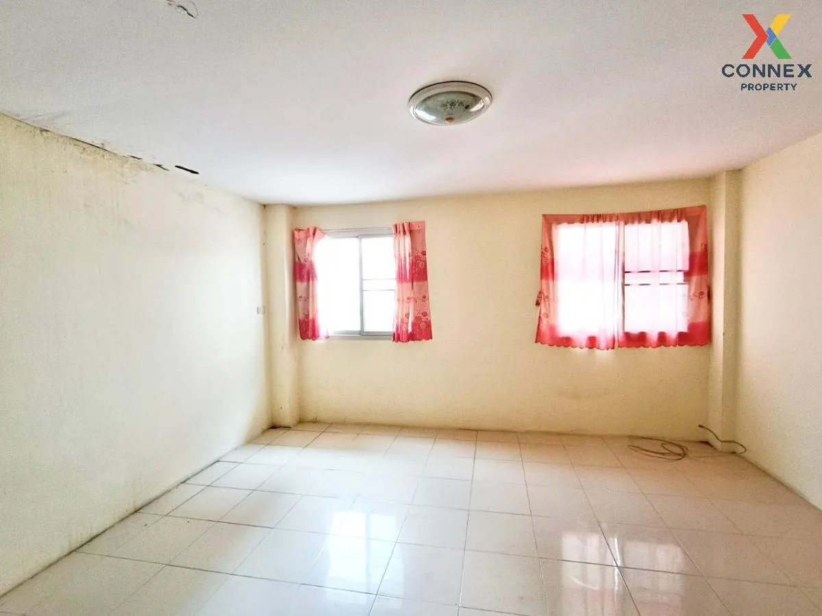 For Sale Townhouse/Townhome  , Baan Thai Villa , corner unit , Bu For Sale Townhouse/Townhome  , Baan Thai Villa , corner unit , Bu