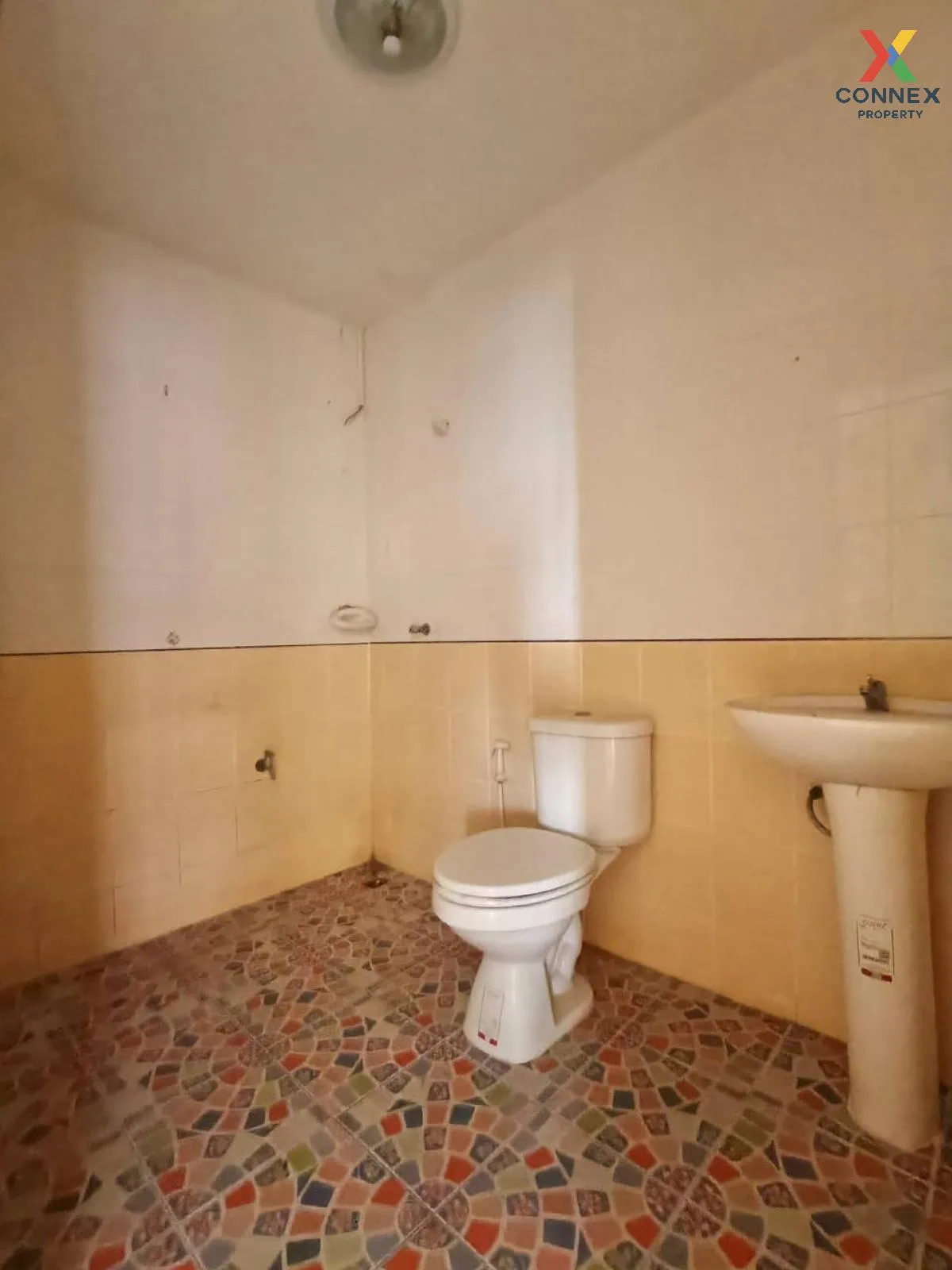 For Sale Townhouse/Townhome  , Baan Thai Villa , corner unit , Bu For Sale Townhouse/Townhome  , Baan Thai Villa , corner unit , Bu