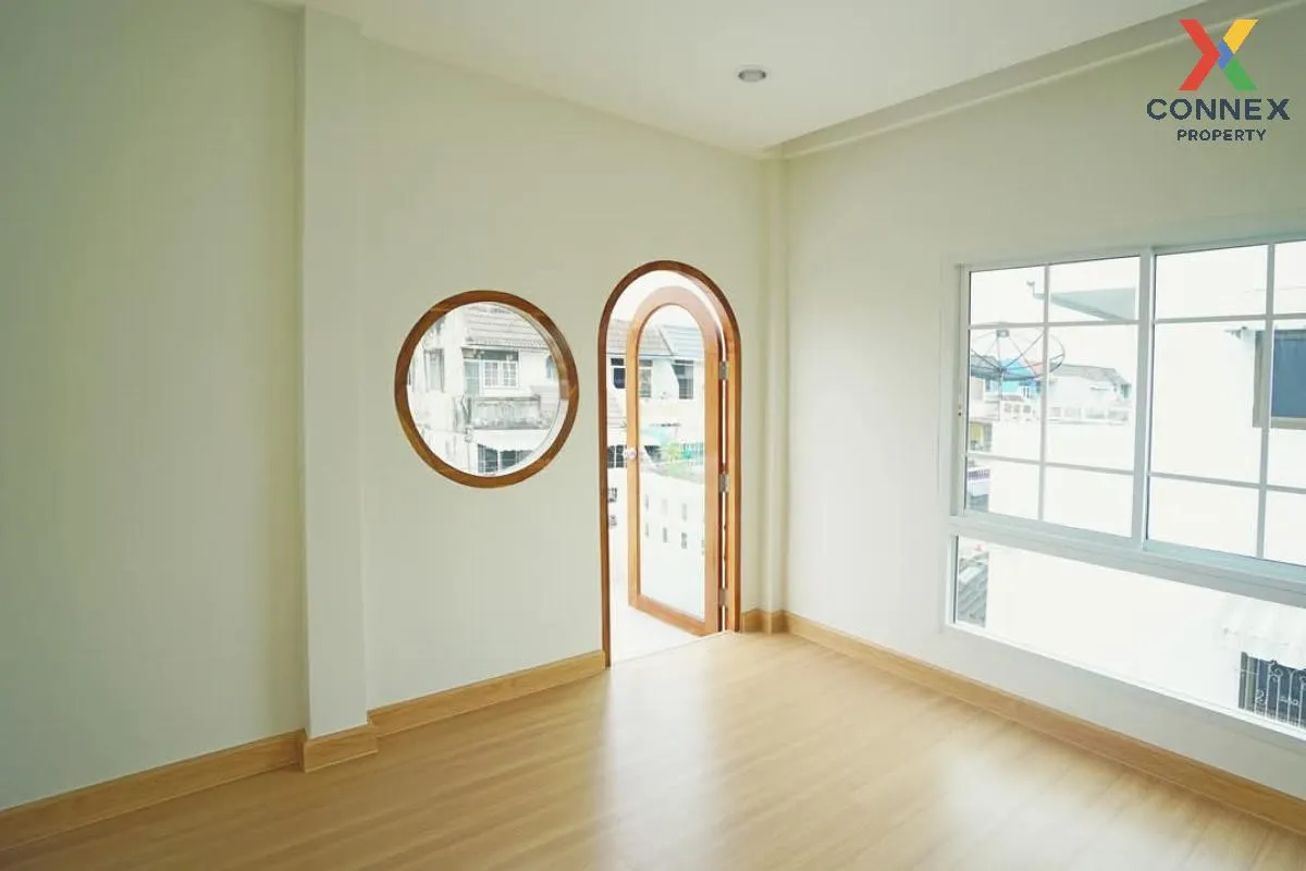 ขายทาวน์เฮ้าส์/ทาวน์โฮม  บ้านเพชรประทาน เพชรเกษม51 ห้องมุม รีโนเว