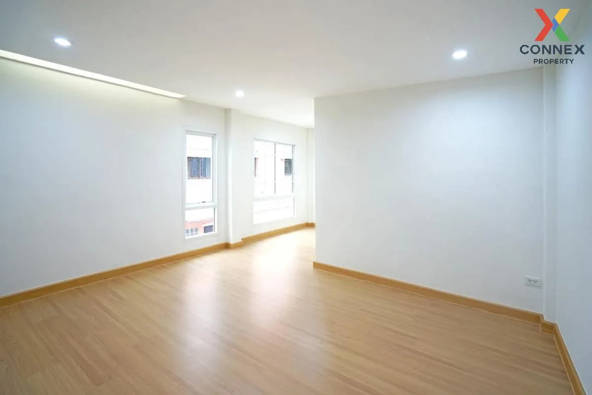 ขายทาวน์เฮ้าส์/ทาวน์โฮม  บ้านเพชรประทาน เพชรเกษม51 ห้องมุม รีโนเว