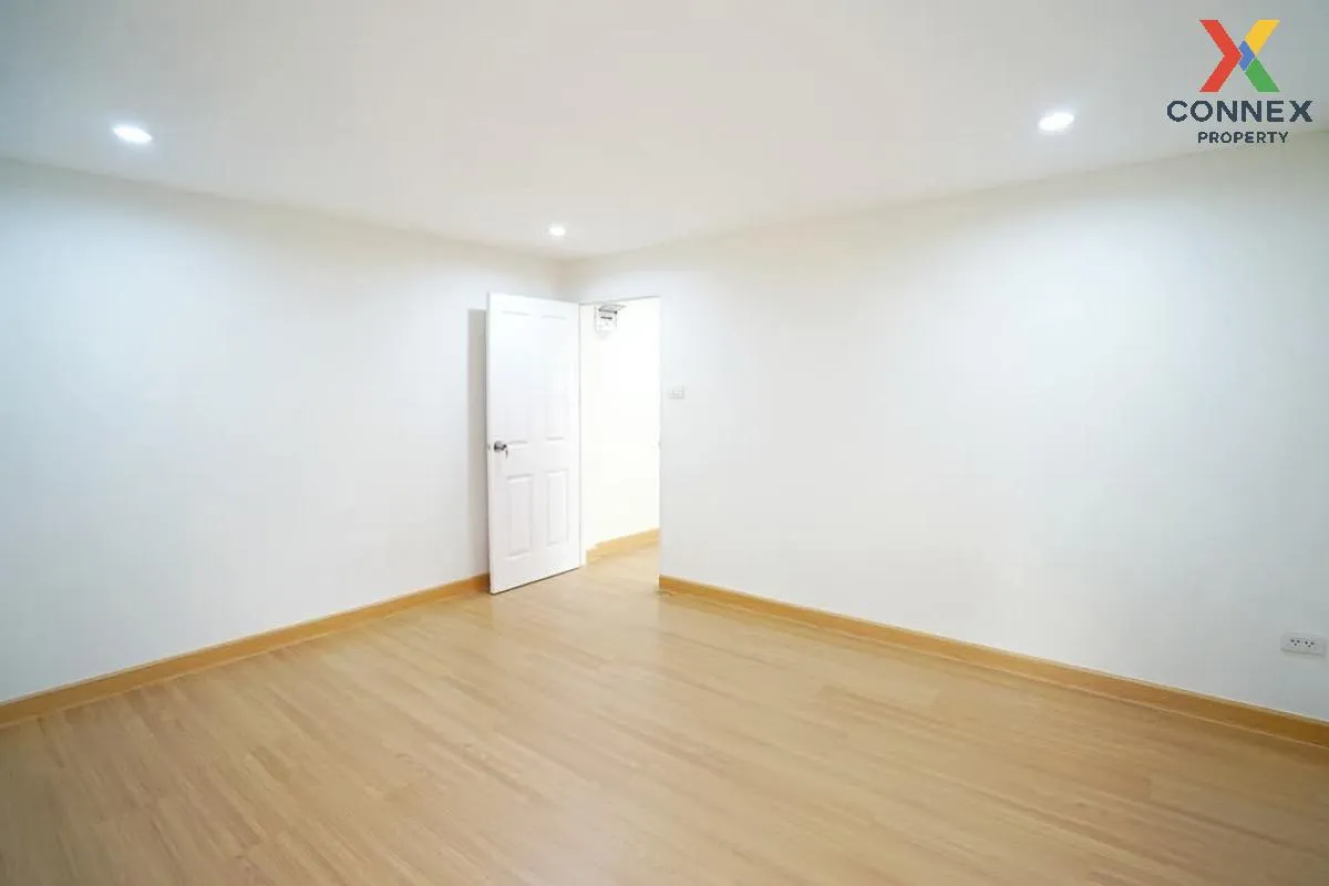 ขายทาวน์เฮ้าส์/ทาวน์โฮม  บ้านเพชรประทาน เพชรเกษม51 ห้องมุม รีโนเว