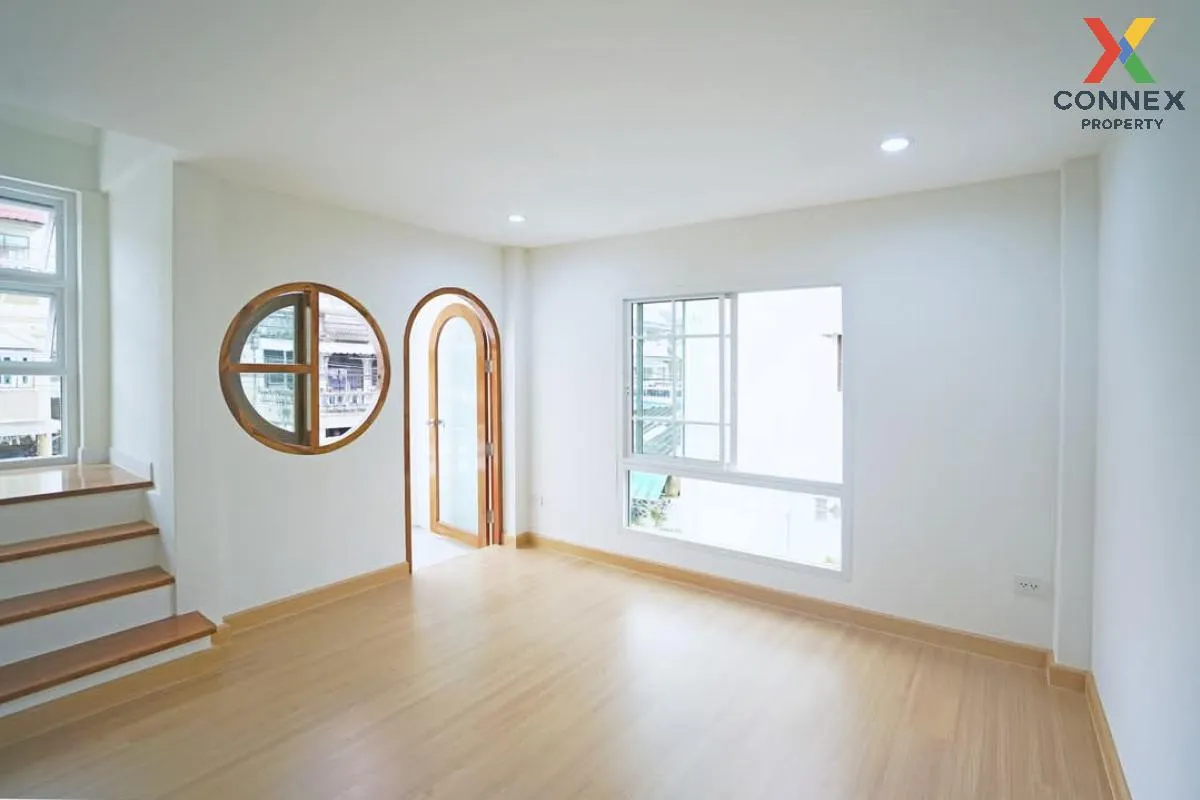 ขายทาวน์เฮ้าส์/ทาวน์โฮม  บ้านเพชรประทาน เพชรเกษม51 ห้องมุม รีโนเว