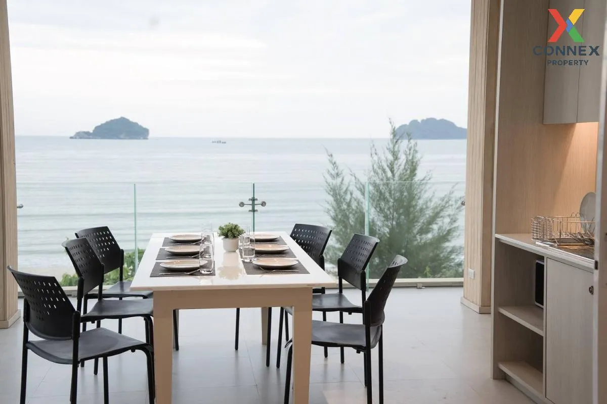 For Sale House with land next to the sea, private beach , Khlong 