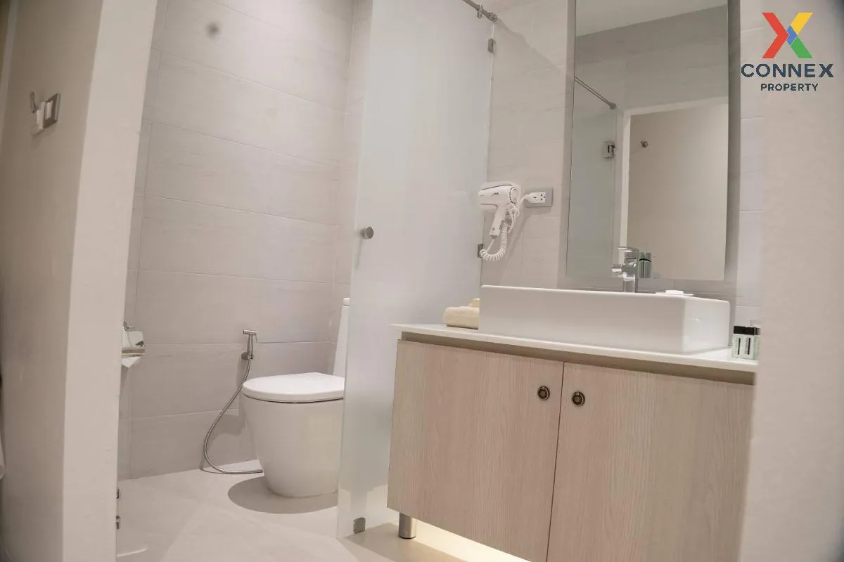 For Sale House with land next to the sea, private beach , Khlong 