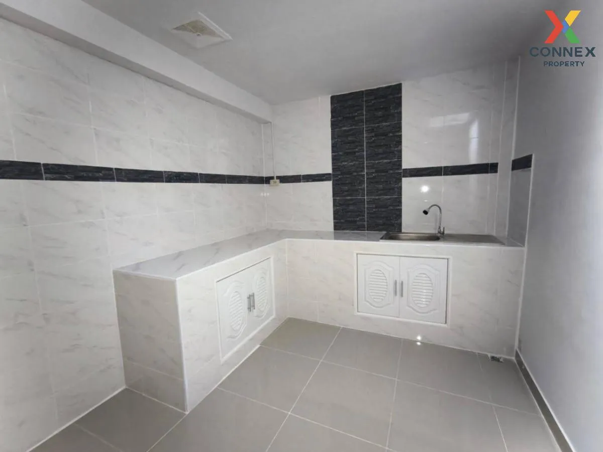 ขายทาวน์เฮ้าส์/ทาวน์โฮม  บ้านกลางซอย คูคต รีโนเวทใหม่ BTS-คูคต คู