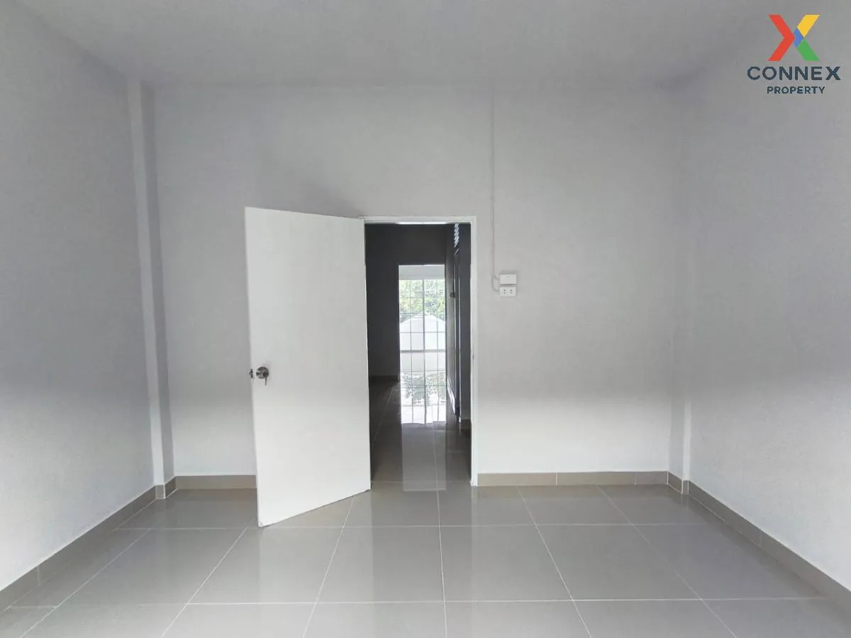 ขายทาวน์เฮ้าส์/ทาวน์โฮม  บ้านกลางซอย คูคต รีโนเวทใหม่ BTS-คูคต คู