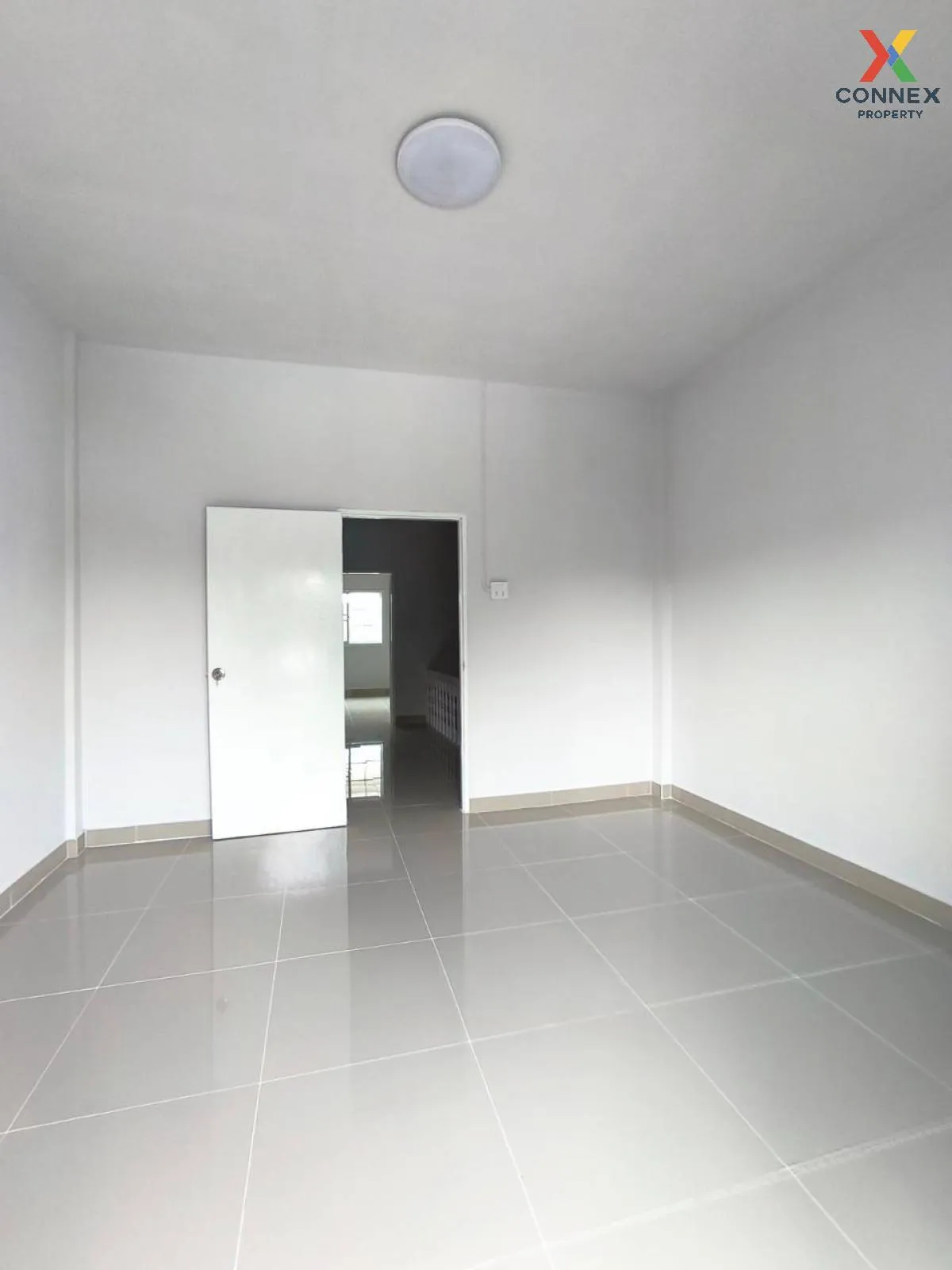 ขายทาวน์เฮ้าส์/ทาวน์โฮม  บ้านกลางซอย คูคต รีโนเวทใหม่ BTS-คูคต คู