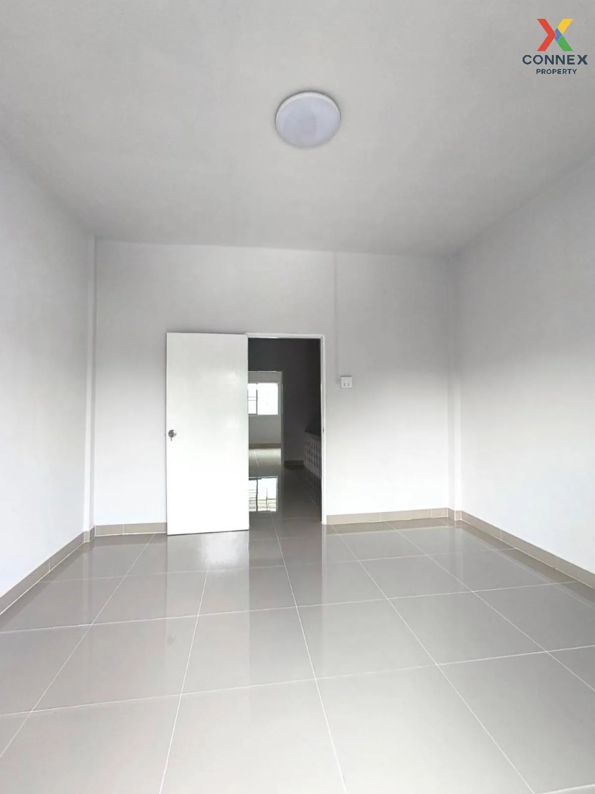 ขายทาวน์เฮ้าส์/ทาวน์โฮม  บ้านกลางซอย คูคต รีโนเวทใหม่ BTS-คูคต คู