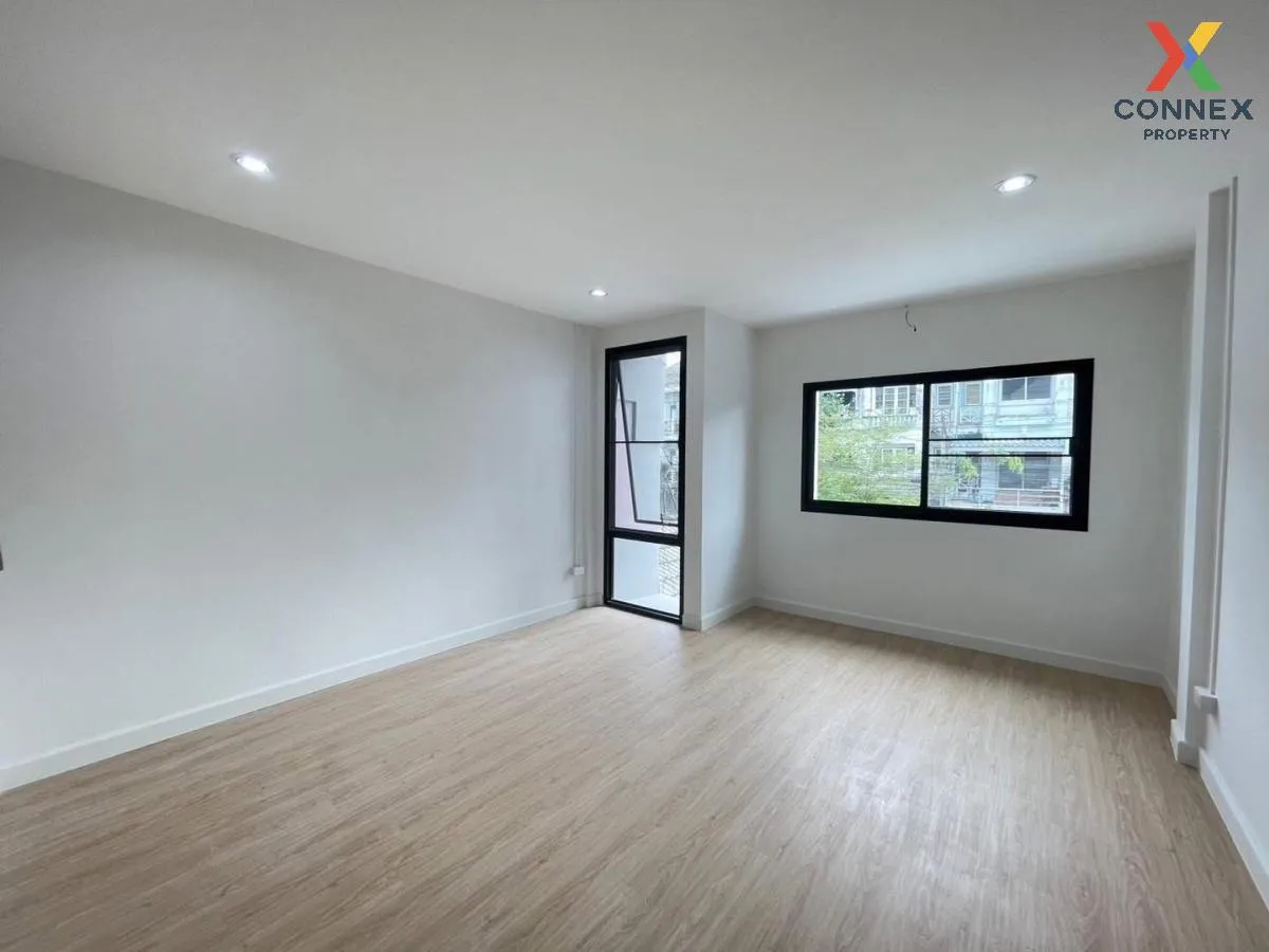 For Sale Townhouse/Townhome  , Lully Ville Lamlukka-Khlong1 , new