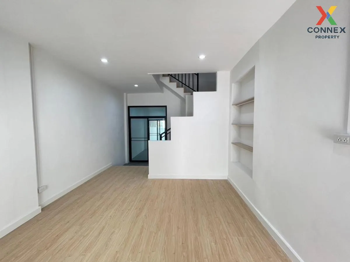 For Sale Townhouse/Townhome  , Lully Ville Lamlukka-Khlong1 , new