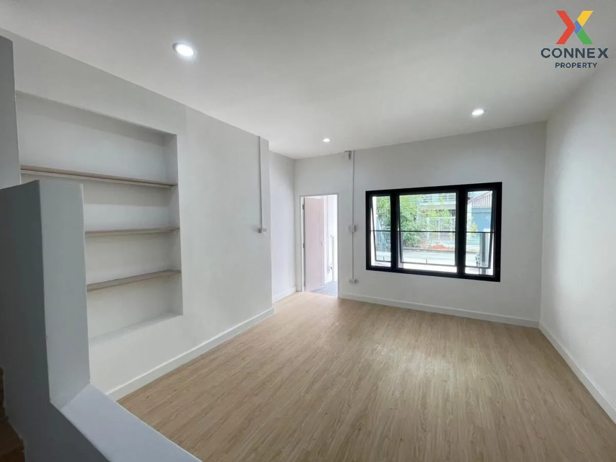 For Sale Townhouse/Townhome  , Lully Ville Lamlukka-Khlong1 , new
