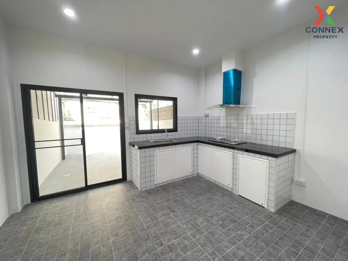 For Sale Townhouse/Townhome  , Lully Ville Lamlukka-Khlong1 , new