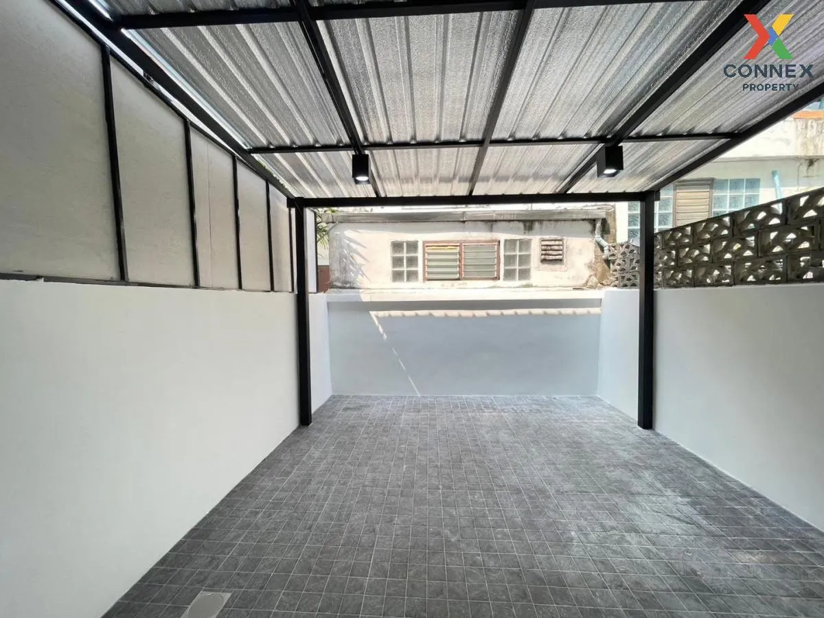 For Sale Townhouse/Townhome  , Lully Ville Lamlukka-Khlong1 , new