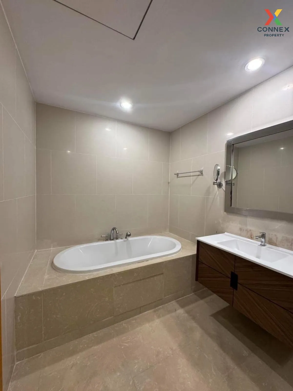 เช่าคอนโด  ดิ เอ็มไพร์ เพลส BTS-ช่องนนทรี ยานนาวา เขต สาทร กรุงเท