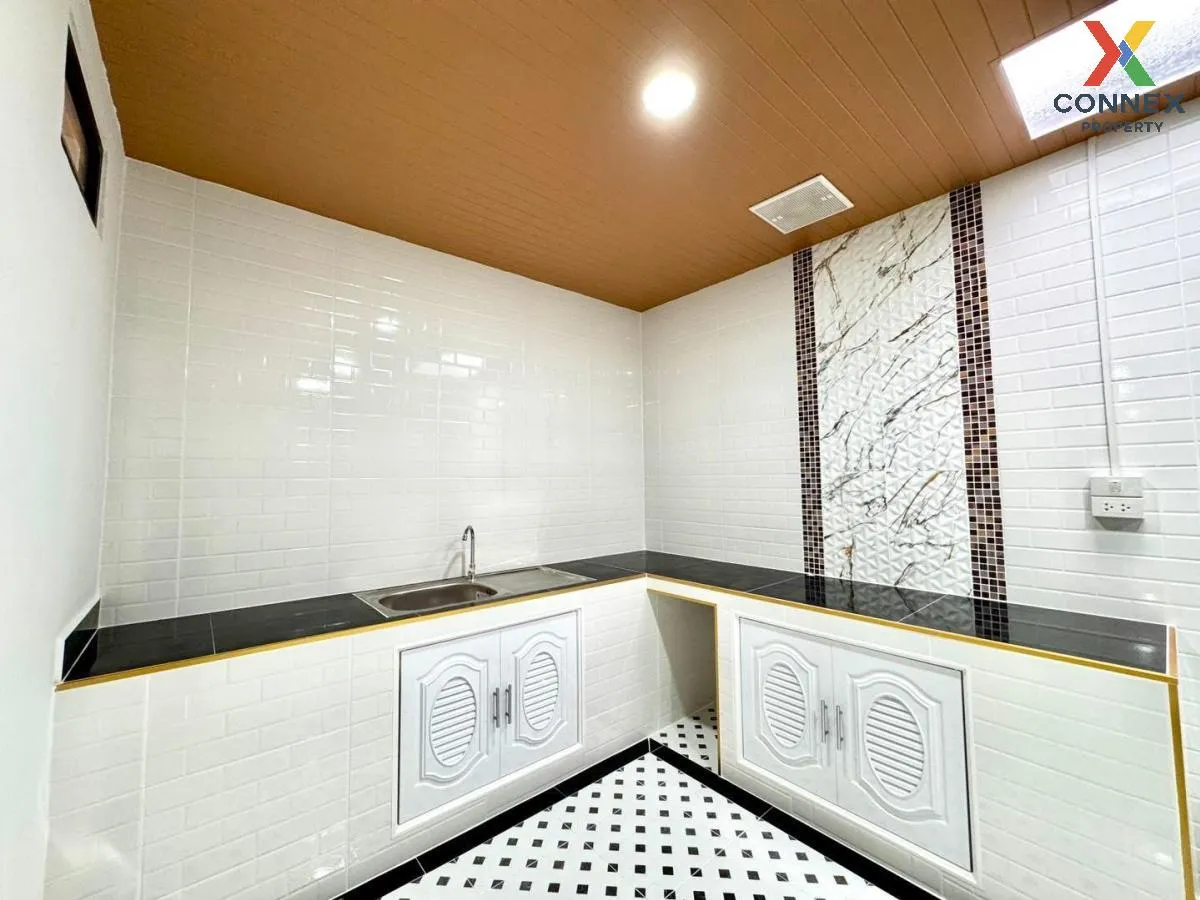 ขายทาวน์เฮ้าส์/ทาวน์โฮม  บ้านฟ้ารังสิต คลอง 4 รีโนเวทใหม่ บึงยี่โ