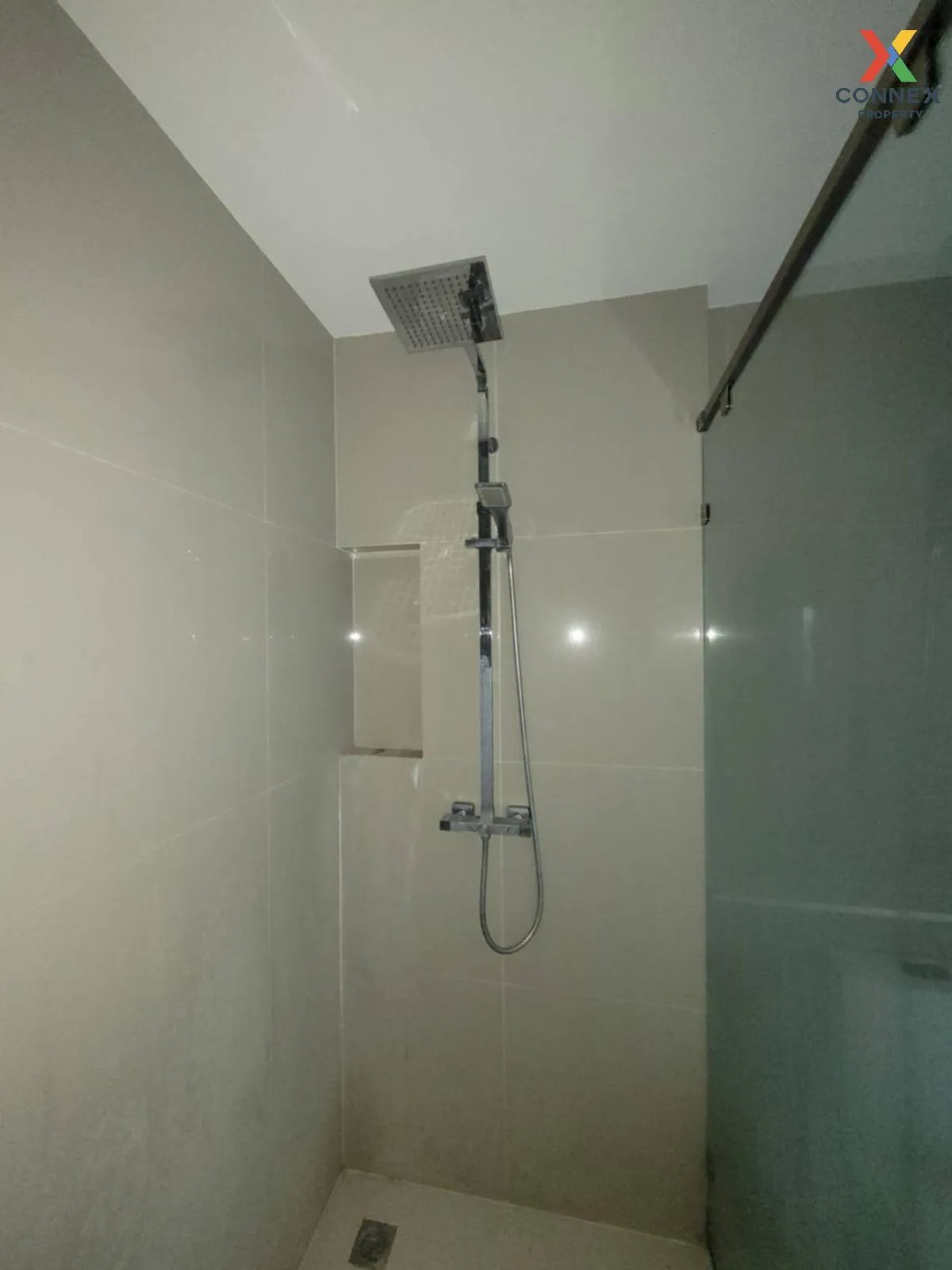 ขายคอนโด  วัน ทาวเวอร์ พระตำหนัก วิวสวย ชั้นสูง นาเกลือ บางละมุง 