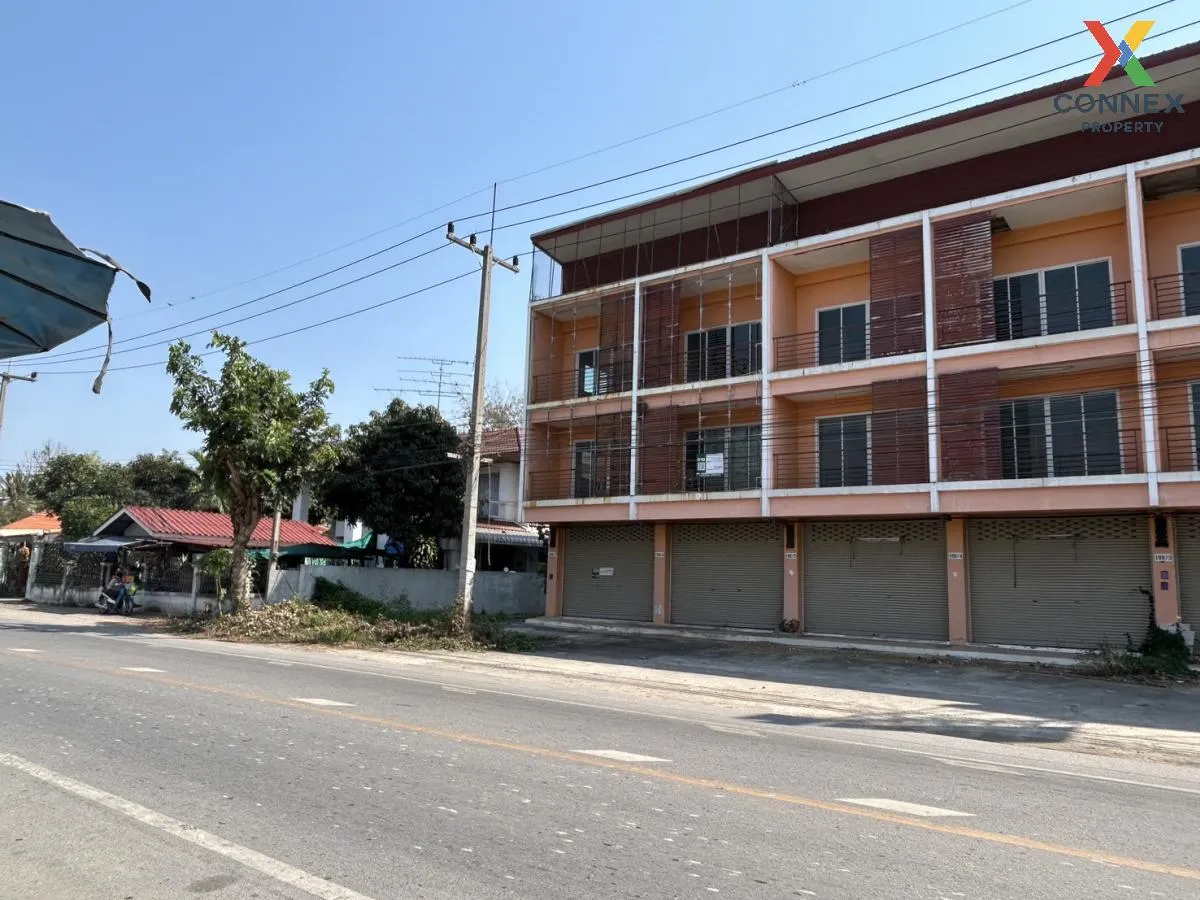 For Sale Commercial building on the Pho Phra-Bang Kaew road, Phet 3