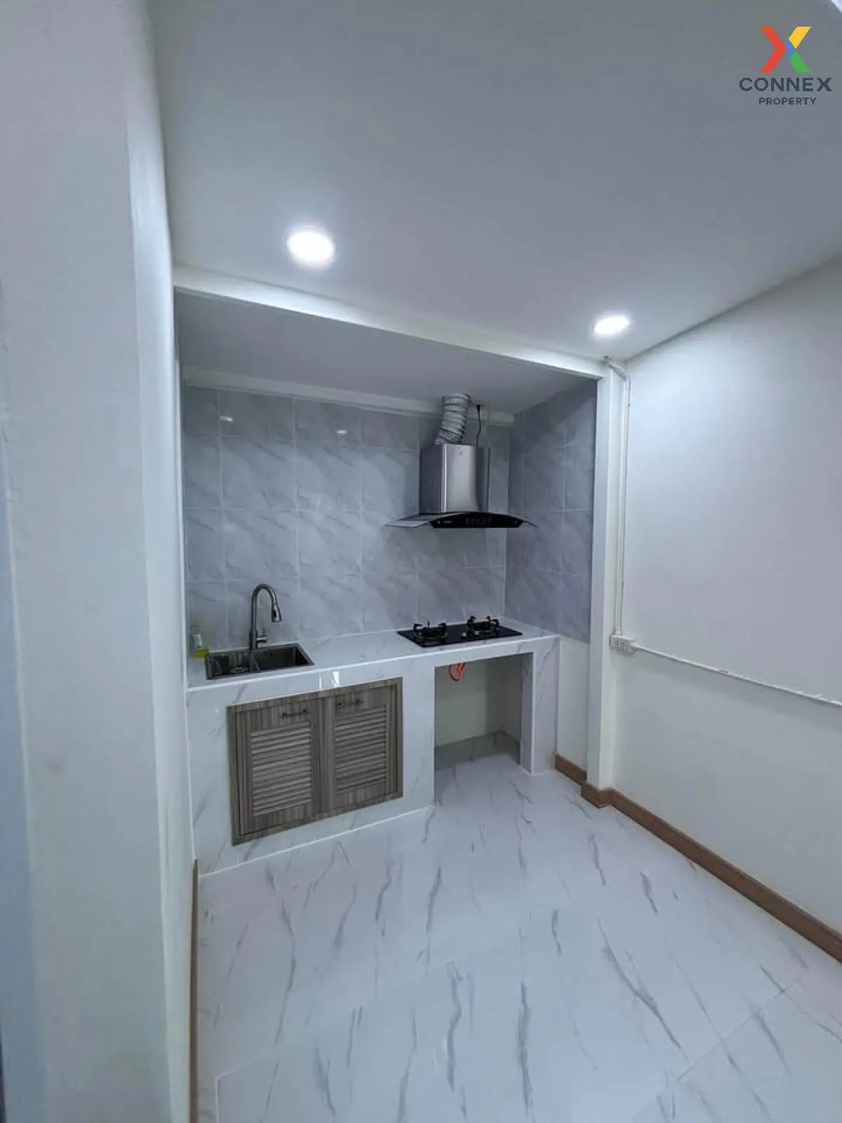 For Rent Townhouse/Townhome  , Baan Sirisook Don Mueang , corner 