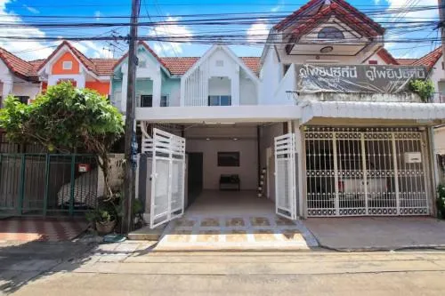 For Sale Townhouse/Townhome  , Baan Thanaram , newly renovated , Lat Sawai , Lam Luk Ka , Pathum Thani , CX-118117
