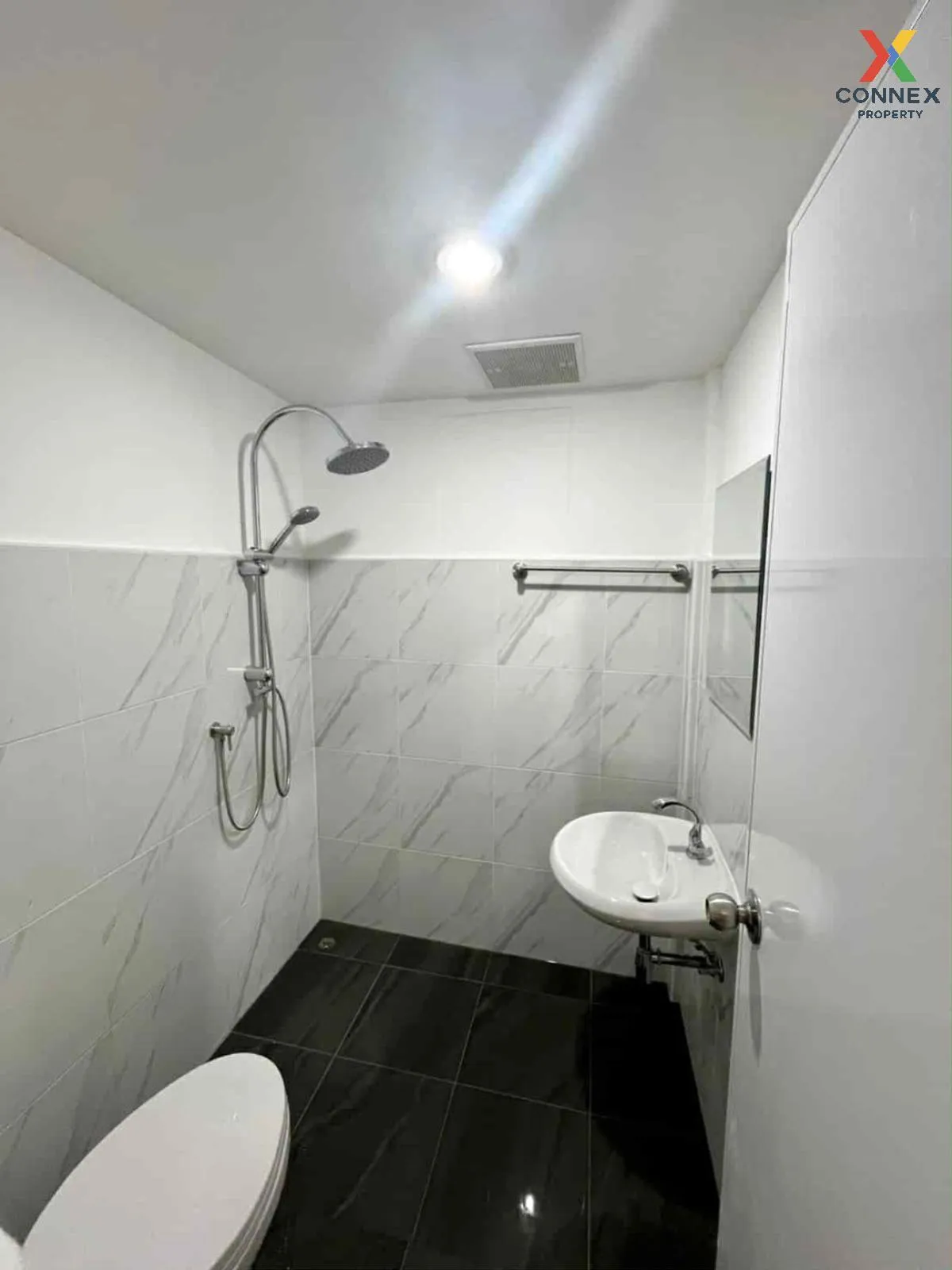 ขายทาวน์เฮ้าส์/ทาวน์โฮม  แฟมิลี่ปาร์ค ศุขประยูร นาป่า รีโนเวทใหม่