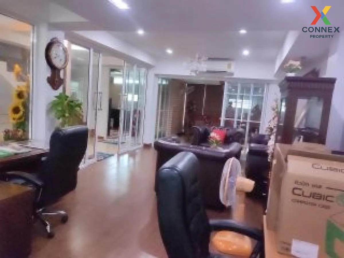 For Sale 3-storey commercial building, Soi Pracha Uthit 97/4 , co 2