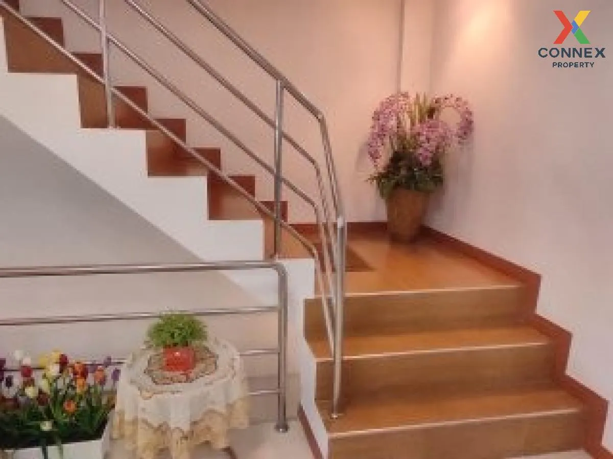 For Sale 3-storey commercial building, Soi Pracha Uthit 97/4 , co 4