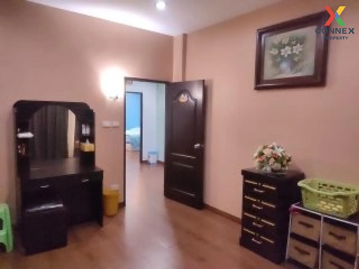 For Sale 3-storey commercial building, Soi Pracha Uthit 97/4 , co