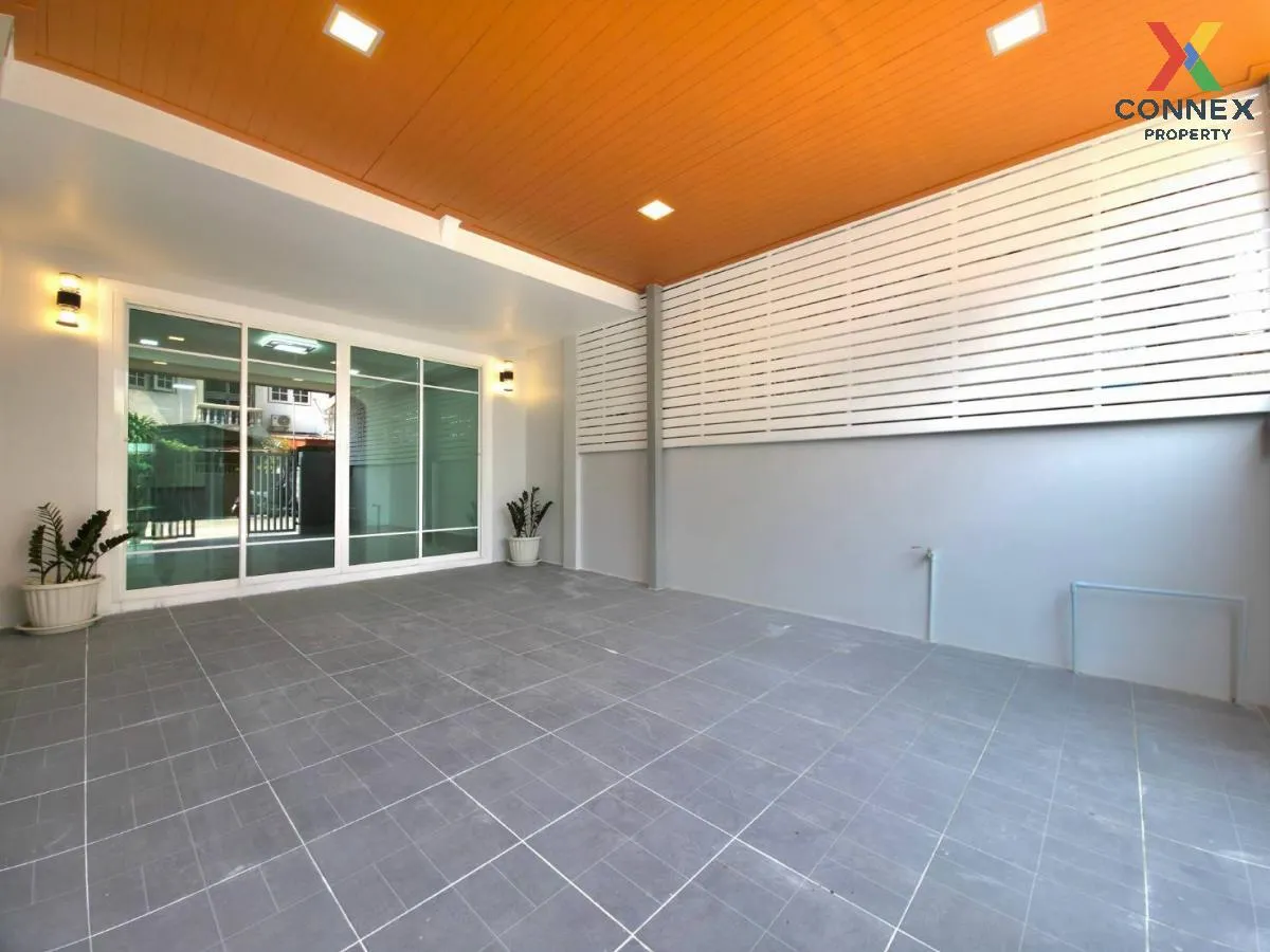 ขายทาวน์เฮ้าส์/ทาวน์โฮม  บ้านพรทิพย์ รีโนเวทใหม่ บางศรีเมือง เมือ 4