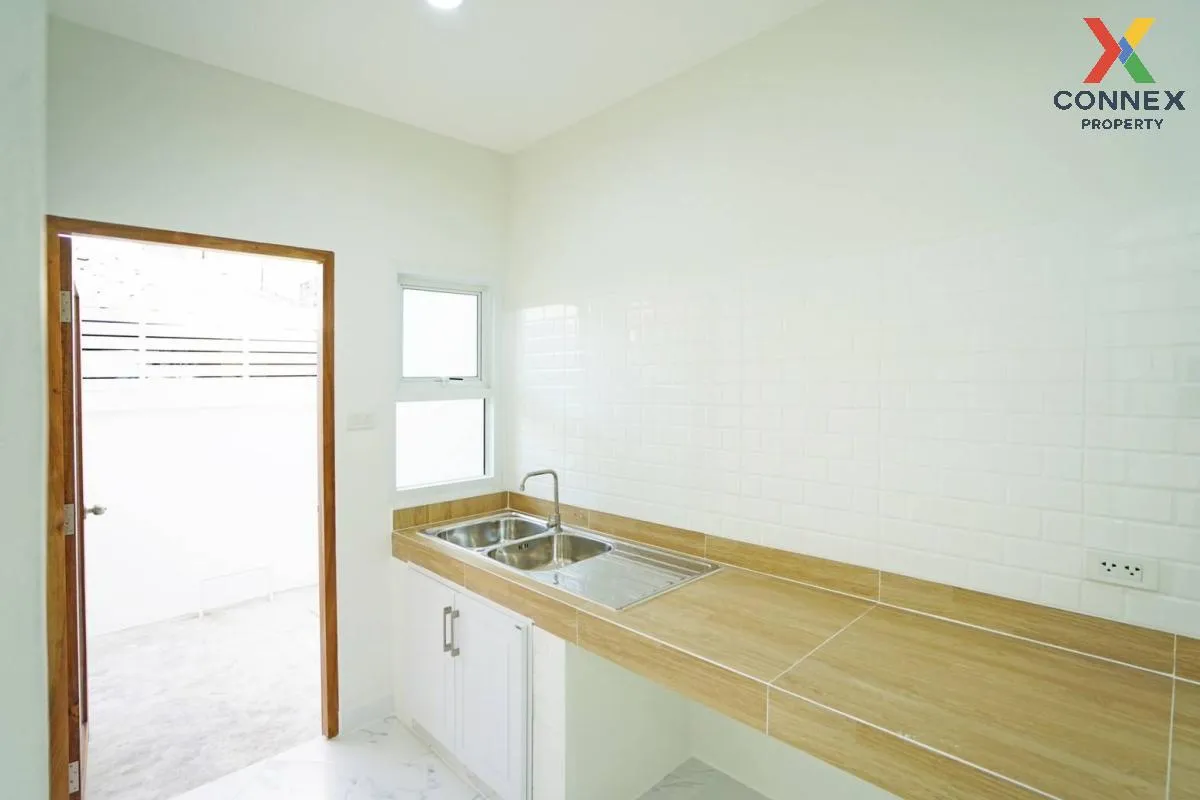 For Sale House , Baan Tha Ruea On Nut 44 , newly renovated , Bang