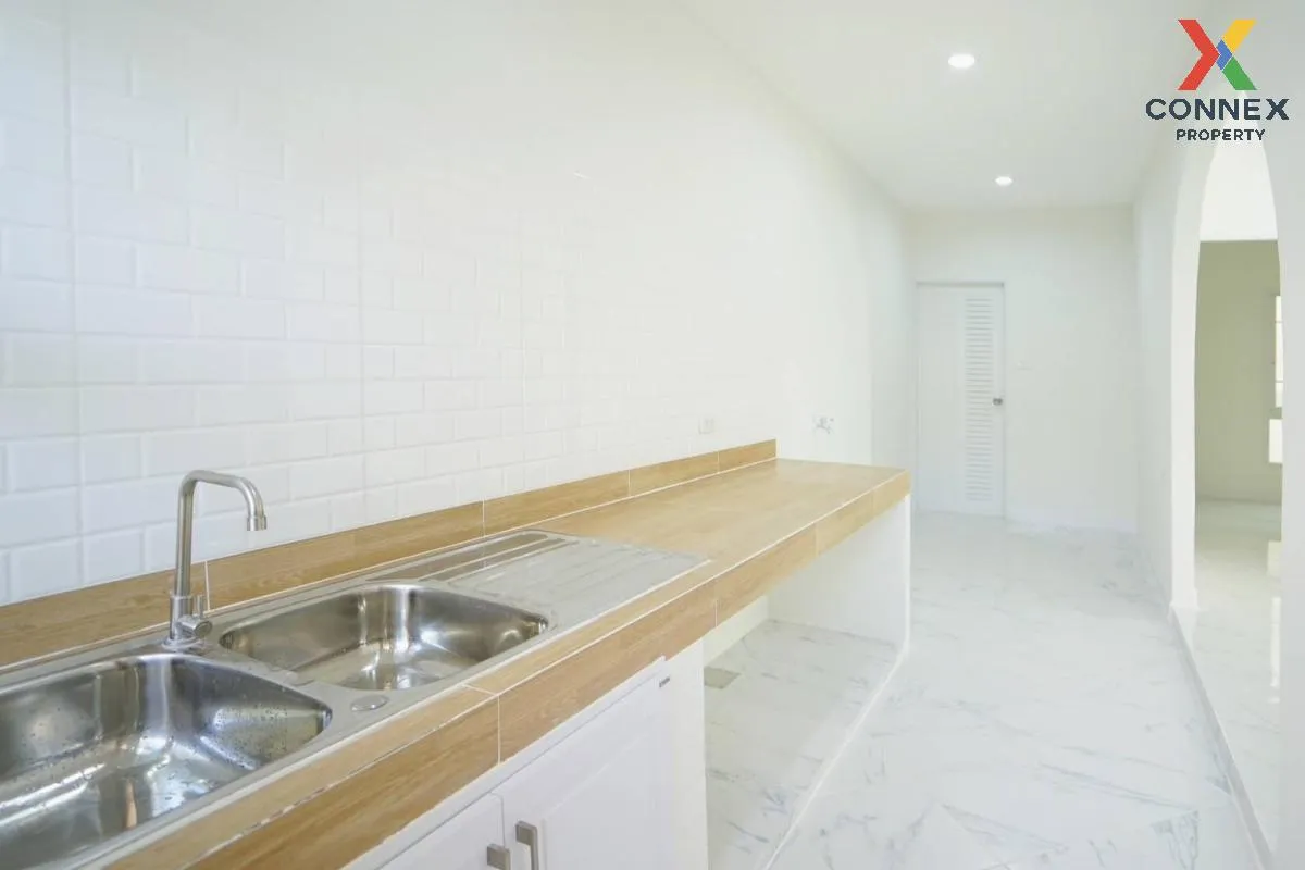 For Sale House , Baan Tha Ruea On Nut 44 , newly renovated , Bang