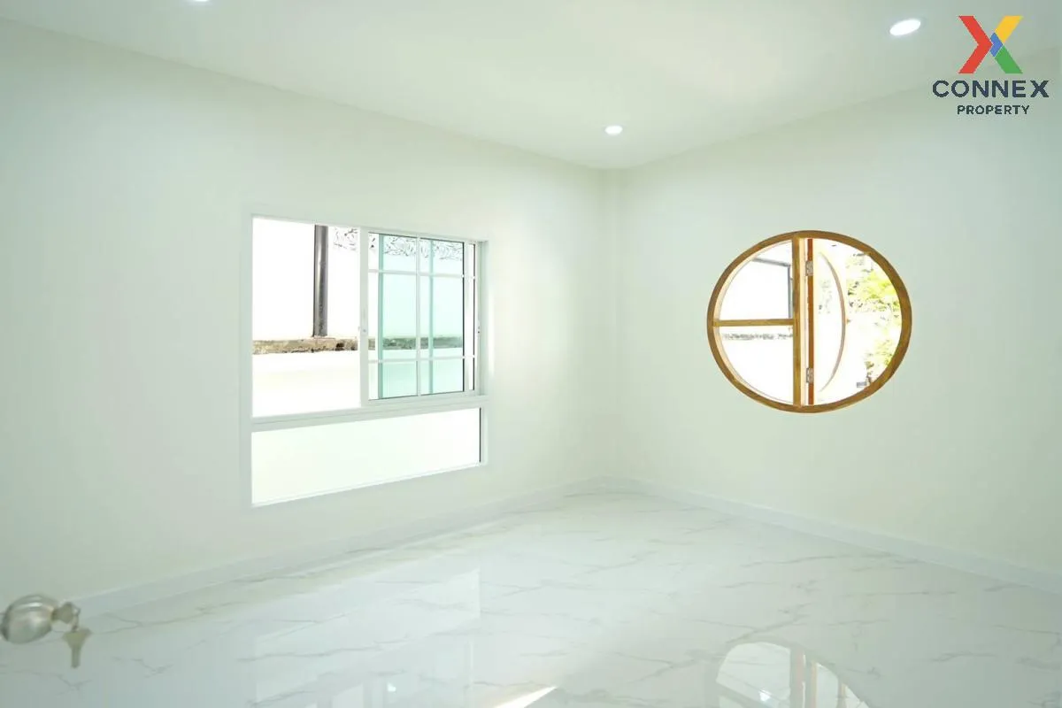 For Sale House , Baan Tha Ruea On Nut 44 , newly renovated , Bang