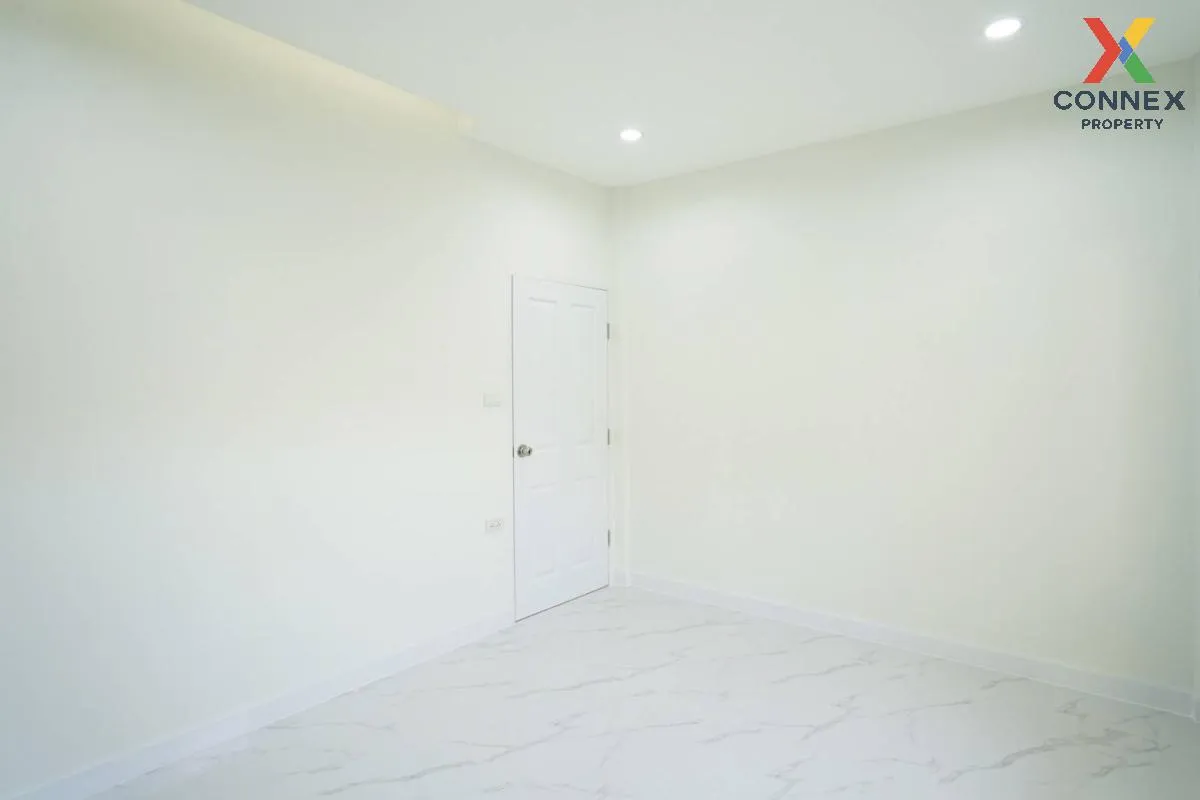 For Sale House , Baan Tha Ruea On Nut 44 , newly renovated , Bang