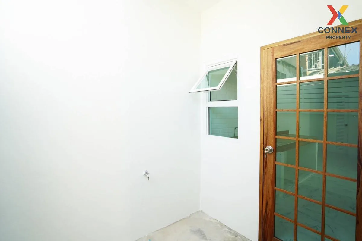 For Sale House , Baan Tha Ruea On Nut 44 , newly renovated , Bang
