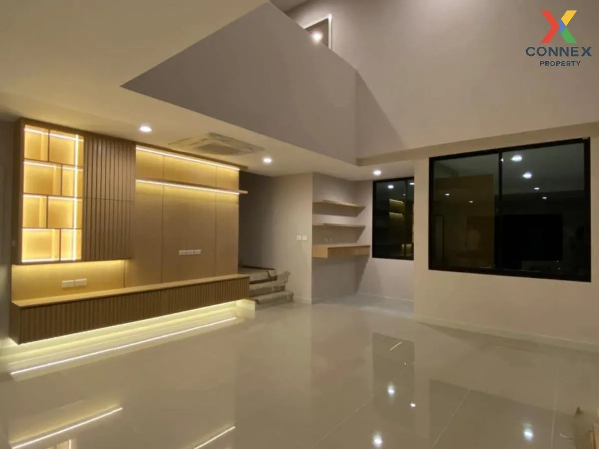 For Rent Townhouse/Townhome  , Nirvana DEFINE Srinakarin-Rama 9 , 4