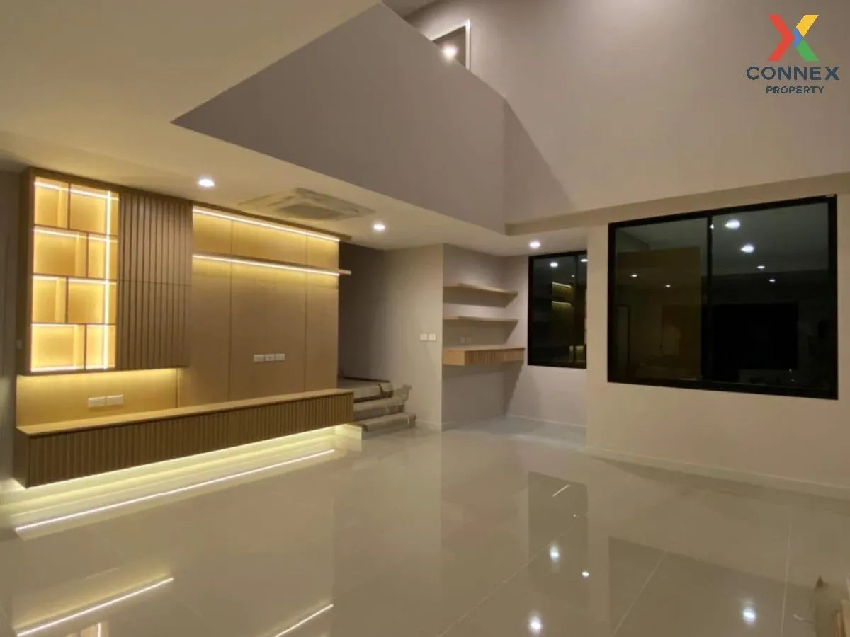 ขายทาวน์เฮ้าส์/ทาวน์โฮม  เนอวานา ดีฟายน์ ศรีนครินทร์-พระราม 9 สะพ