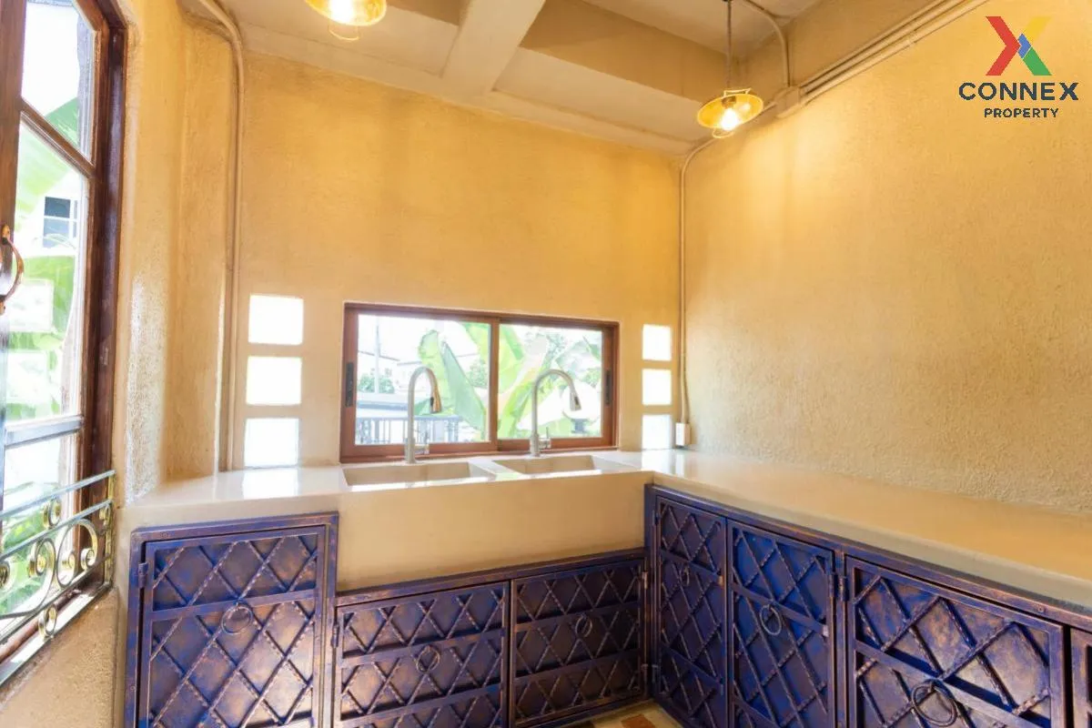 For Rent House , NaNa Pran , nice view , corner unit , wide front