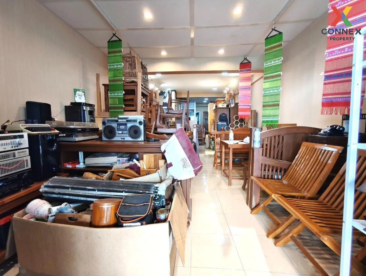 For Rent Commercial building next to Permsin Road , Sai Mai , Sai 4