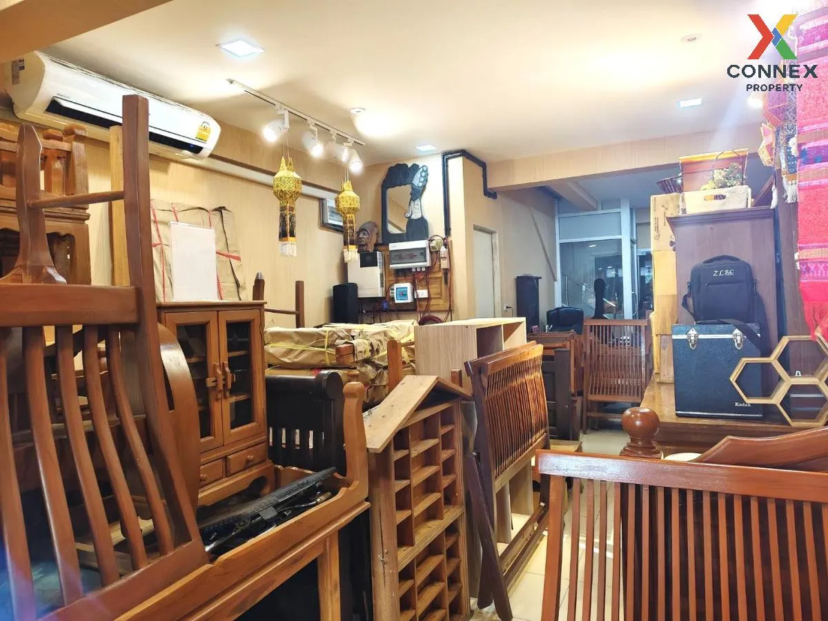 For Rent Commercial building next to Permsin Road , Sai Mai , Sai