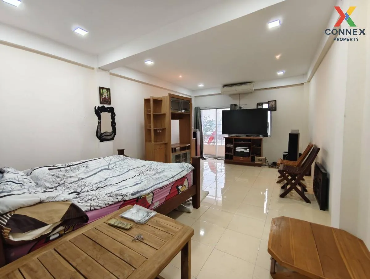 For Rent Commercial building next to Permsin Road , Sai Mai , Sai