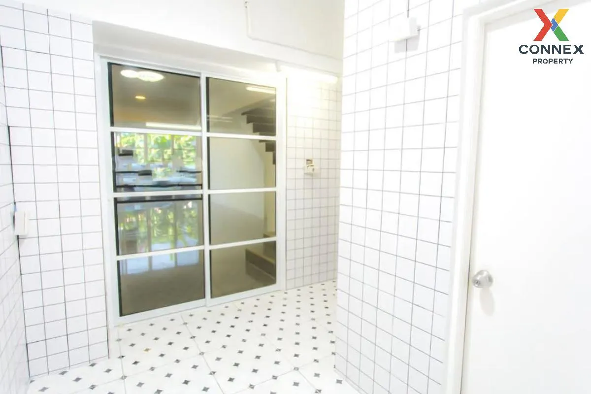 ขายอาคารพาณิชย์ 3 ชั้น 182 ตรม. กว้างมาก ๆ รีโนเวทใหม่ เขต บึงกุ่