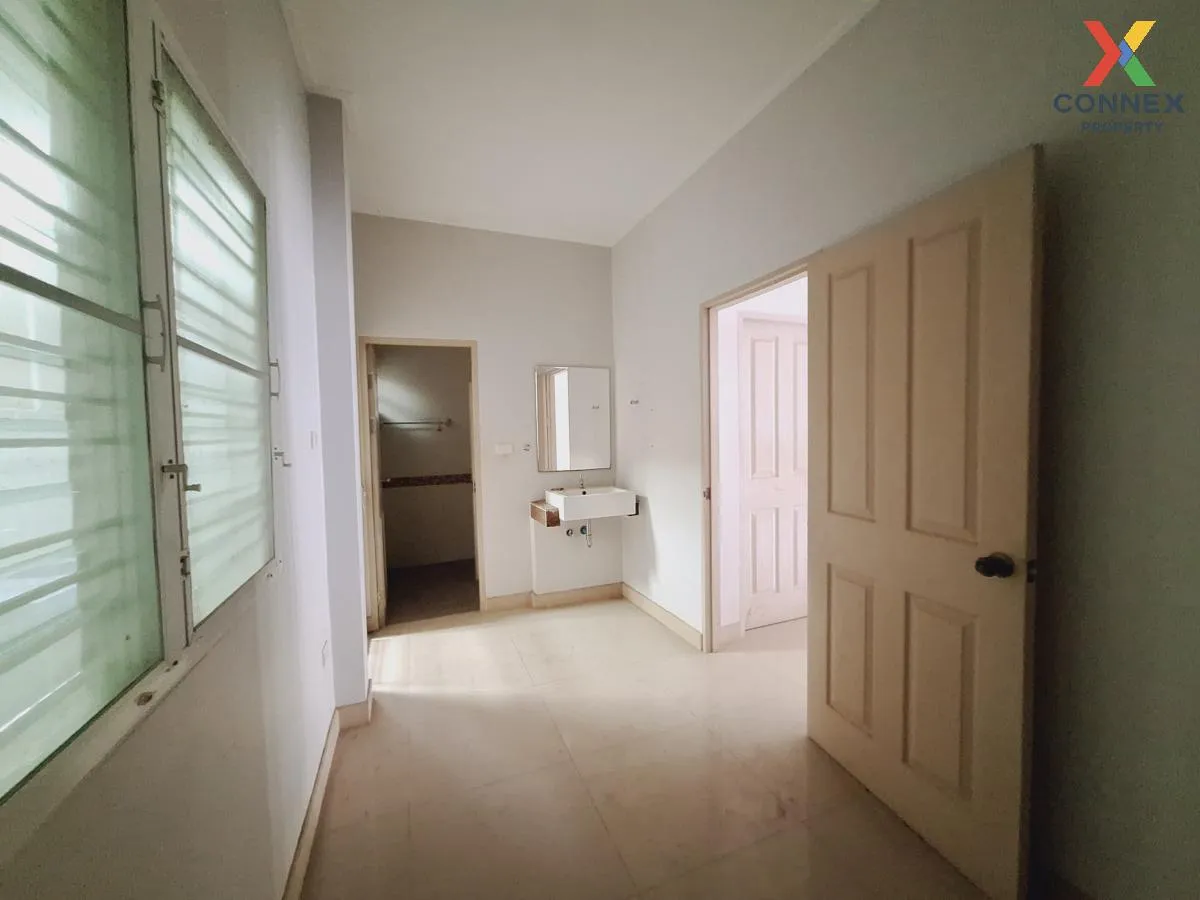 For Sale Townhouse/Townhome  , Nathawadee Bovina , Bo Win , Si Ra