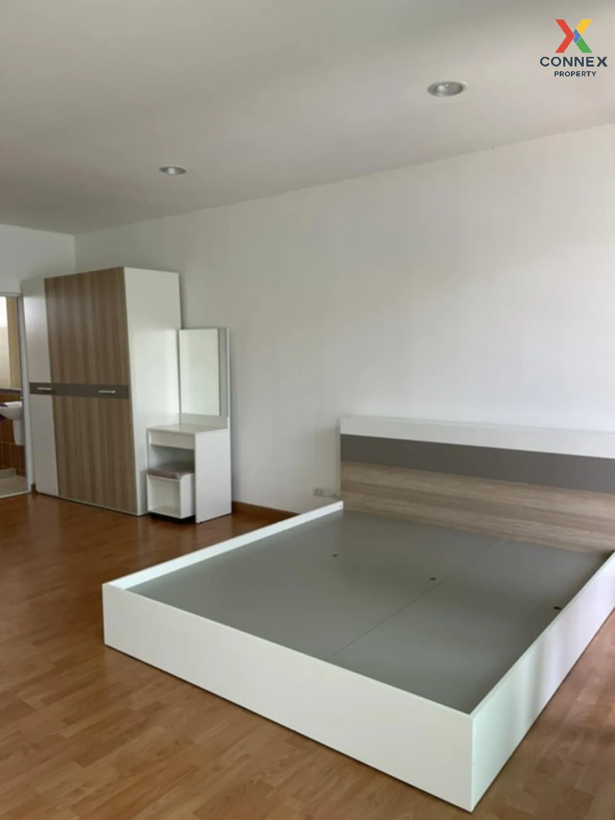 ขายทาวน์เฮ้าส์/ทาวน์โฮม  บ้านกลางเมือง เอส - เซ้นส์ ศรีนครินทร์ ห 2