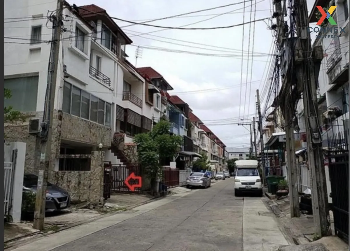 ขายทาวน์เฮ้าส์/ทาวน์โฮม  สินธานี รัชดา ลาดพร้าว 80 MRT-ลาดพร้าว 7 ขายทาวน์เฮ้าส์/ทาวน์โฮม  สินธานี รัชดา ลาดพร้าว 80 MRT-ลาดพร้าว 7 3