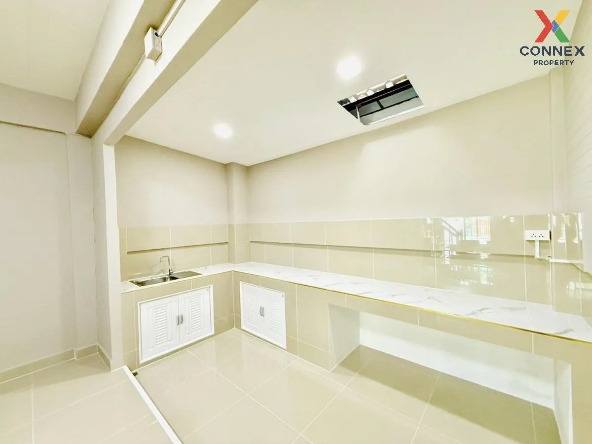 For Sale Townhouse/Townhome  , Baan Narisa Baan Kluay-Sai Noi , n
